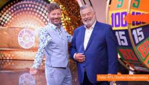 RTL holt den Gameshow-Klassiker „Der Preis ist heiß“ zurück. Dabei übernimmt Altmeister Harry Wijnvoord seine Paraderolle als Showmaster. An seiner Seite sorgt Thorsten Schorn als „Announcer“ für launige Produktbeschreibungen. Geplant sind zunächst drei neue Ausgaben. (Foto: RTL/Stefan Gregorowius)