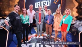 Als Promi-Kandidaten stellen sich Eko Fresh, Andrea Sawatzki, Uwe Ochsenknecht, Till Reiners, Laura Karasek und Evelyn Burdecki am 6. August dem „großen Deutsch-Test“ bei RTL. Durch die Samstagabend-Show führen Sonja Zietlow und Wigald Boning. (Foto: RTL/Stefan Gregorowius)