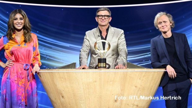 Zu den neuen Programm-Highlights, die die RTL-Sendergruppe heute bei den Screenforce Days vorstellte, gehört auch „Der unfassbar schlauste Mensch der Welt“. Gastgeber der Event-Showreihe bei RTL ist Hans Sigl. Als Co-Moderatoren unterstützen ihn Jana Azizi und Pierre M. Krause. (Foto: RTL/Markus Hertrich)