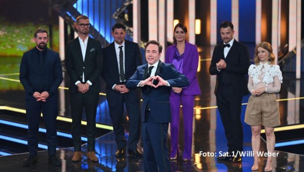 Neben dem Ehrenpreis an Michael „Bully“ Herbig wurden 29 weitere Trophäen beim diesjährigen Deutschen Fernsehpreis vergeben. Unter den Preisträgern sind Moderatorin Barbara Schöneberger, die Schauspieler Jella Haase und Philip Froissant sowie der ZDF-Mehrteiler „Der Schwarm“. (Sat.1/Willi Weber)