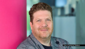 Als TV-Chef der Telekom hat Arnim Butzen mit MagentaTV in diesem Jahr turnusgemäß den Stiftungsvorsitz beim Deutschen Fernsehpreis übernommen. Kooperationspartner bei der TV-Gala im September ist das ZDF. Darüber hinaus wurde jetzt die Besetzung der 16-köpfigen Jury bekannt. Foto © Deutsche Telekom