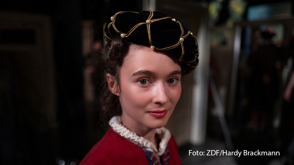 Am 24. und 25. September feiert der deutsche Fernsehpreis sein 25. Jubiläum. Nun wurden die Nominierten bekannt gegeben, die auf eine der begehrten Auszeichnungen hoffen dürfen. Das ZDF ist insgesamt 30 Mal in der Nominiertenliste mit Produktionen wie „Ich bin! Margot Friedländer“ vertreten. (Foto: ZDF/Hardy Brackmann)