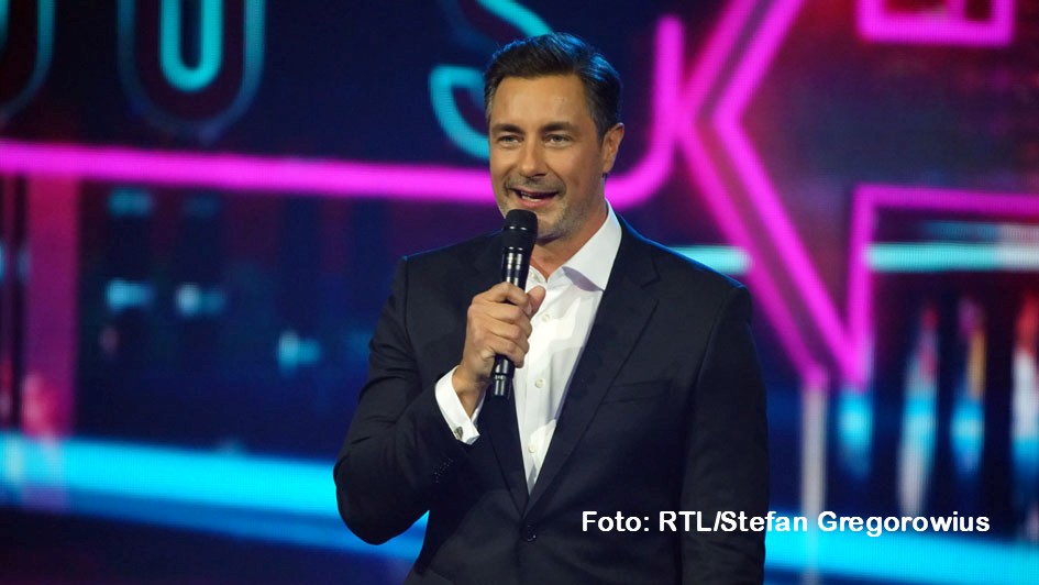 Nach seinem Comeback als Moderator von „Deutschland sucht den Superstar“ steuert Marco Schreyl nun auf die große Entscheidung in der aktuellen Staffel zu. Am 30. April führt er durch das Halbfinale der RTL-Talentshow. Prominenter Gastjuror ist diesmal Joachim Llambi. (Foto: RTL/Stefan Gregorowius)