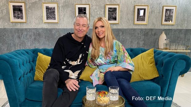 Eine neue Folge der Musik-Rateshow „Die Hitwisser“ steht am heutigen 24. Juni bei Vox auf dem Programm. Dabei gehen u.a. Entertainer Thomas Hermanns sowie Moderatorin und Autorin Sonya Kraus als Team an den Start. (Foto: DEF Media)