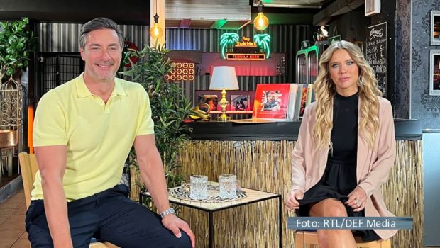 Vox strahlt seine Musik-Rateshow „Die Hitwisser“ am 11. März erstmals auf einem Samstagabend-Sendeplatz aus. Marco Schreyl und Laura Karasek gehen dabei als eines von vier teilnehmenden Kandidaten-Duos ins Rennen. (Foto: RTL/DEF Media)