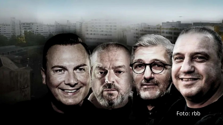 Der heutige Spitzenkoch Tim Raue war als Jugendlicher Mitglied der berühmt-berüchtigten Kreuzberger Straßengang „36 Boys“. In der neuen rbb-Dokumentation „Die Kings von Kreuzberg“ erinnern sich Raue und seine einstigen Weggefährten Senol Kayaci, Neco Celik und Muci Tosun an diese Zeit. (Foto: rbb)