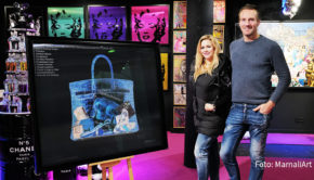 Auf dem Auktionsportal United Charity versteigert das Künstlerpaar Mr. und Mrs. Marnali im Rahmen einer Charity-Aktion zugunsten der Tribute to Bambi Stiftung ein Kunstwerk. Die Arbeit mit dem Titel „Birkin Bag“ zeigt je nach Blickwinkel den Inhalt oder die Außenansicht der berühmten Handtasche von Hermès. (Foto: MarnaliArt)