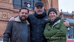 Die Dreharbeiten zur zweiten Staffel der ARD-Erfolgsserie „Die Toten von Marnow“ haben begonnen. Regie bei dem neuen Sechsteiler führt wieder Andreas Herzog. Zudem gibt’s ein Wiedersehen mit den preisgekrönten Hauptdarstellern Petra Schmidt-Schaller und Sascha Geršak. (Foto: NDR/Oliver Feist)