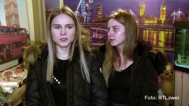 Die geplante Auswanderung in die Türkei bleibt auch für Estefania und Loredana Wollny ein Thema. Mutter Silvia möchte, dass sie genau planen, wie sie ihre Zeit dort nutzen möchten. Mehr dazu gibt’s am heutigen 24. August in einer neuen Doppelfolge von „Die Wollnys“ auf RTLzwei. (Foto: RTLzwei)