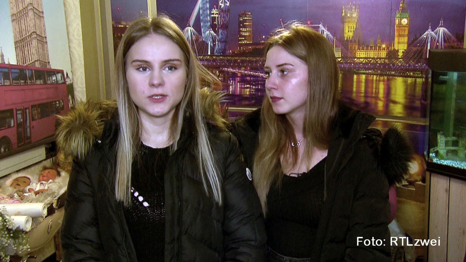 Die geplante Auswanderung in die Türkei bleibt auch für Estefania und Loredana Wollny ein Thema. Mutter Silvia möchte, dass sie genau planen, wie sie ihre Zeit dort nutzen möchten. Mehr dazu gibt’s am heutigen 24. August in einer neuen Doppelfolge von „Die Wollnys“ auf RTLzwei. (Foto: RTLzwei)