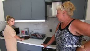 In der neuen Folge der Doku-Soap „Die Wollnys“, die RTLzwei am 1. März ausstrahlt, hat Familienoberhaupt Silvia einiges mit ihrer jüngsten Tochter Loredana zu besprechen. Die 18-Jährige enthüllt, dass sie schwanger ist. (Foto: RTLzwei)