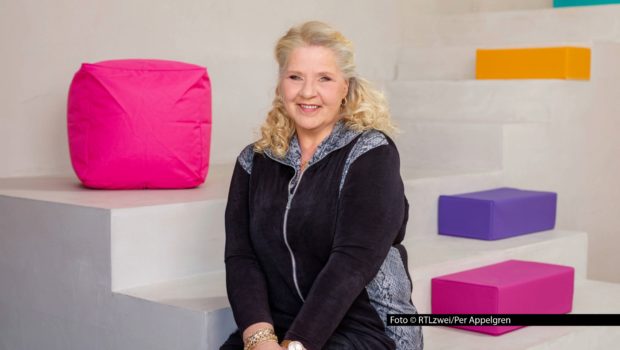 „Die Wollnys“ feiern ihr 15-jähriges Jubiläum bei RTLzwei. Zum Auftakt der Jubiläumsstaffel am 18. Februar wartet auf die Großfamilie ein ganz besonderer Tag voller Überraschungen: Silvia schlüpft in die Rolle einer Quizmasterin und führt durch eine eigens entwickelte Wollnys-Quizshow. Foto © RTLzwei