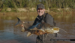 Die Doku-Serie „Die letzten Giganten: Riesenfische“ geht am 23. Juni bei National Geographic in ihre dritte Staffel. Abenteuer Cyril Chauquet ist wieder auf der Suche nach beeindruckenden Kreaturen, die in den verschiedenen Gewässern rund um den Globus lauern. Foto © 2023 Untamed Productions