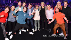 Am 4. und 11. August wird Sat.1 zur Bühne der „Besten Comedians Deutschlands“. Der Sender präsentiert jeweils zur Primetime eine neue Ausgabe der großen Comedy-Gala mit einigen der erfolgreichsten Stand-up-Comedians. Mit dabei sind u.a. Ralf Schmitz, Ilka Bessin und Matze Knop. (Foto: SAT.1/Steffen Z. Wolff)