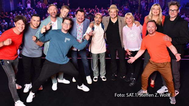 Am 4. und 11. August wird Sat.1 zur Bühne der „Besten Comedians Deutschlands“. Der Sender präsentiert jeweils zur Primetime eine neue Ausgabe der großen Comedy-Gala mit einigen der erfolgreichsten Stand-up-Comedians. Mit dabei sind u.a. Ralf Schmitz, Ilka Bessin und Matze Knop. (Foto: SAT.1/Steffen Z. Wolff)