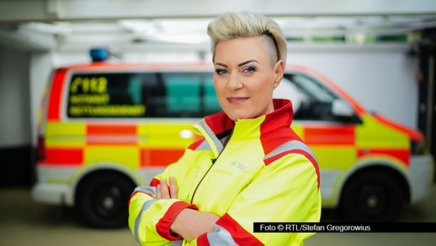Am 5. November startet bei Vox die neue Staffel der Serie „Doc Caro – Jedes Leben zählt“. Die Notfallärztin und Bestsellerautorin Dr. Carola Holzner gewährt darin spannende Einblicke in ihren bewegenden Berufsalltag. Foto © RTL/Stefan Gregorowius
