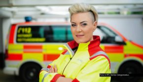 In einer Spezialfolge der Vox-Reihe „Doc Caro – Jedes Leben zählt“ mit Notärztin Dr. Carola Holzner gibt’s am 22. April ein Wiedersehen mit Patientinnen und Patienten, deren Schicksale das Publikum besonders bewegt haben. Dabei geht’s vor allem um das wichtigste Organ, das uns am Leben hält. Foto © RTL/Stefan Gregorowius