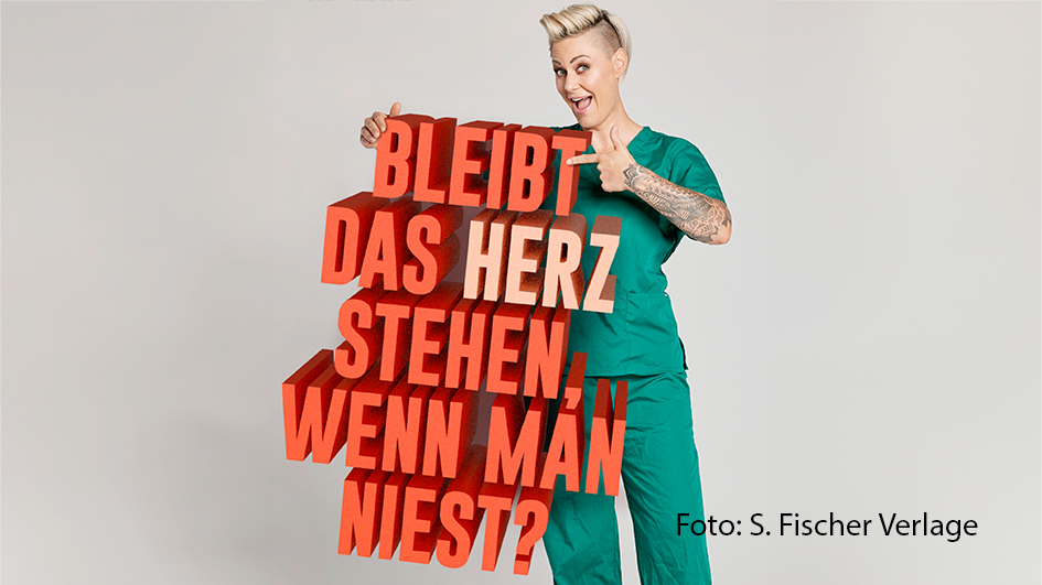 Carola Holzner darf sich eine Woche nach der Veröffentlichung ihres aktuellen Buches schon über einen Spitzenplatz in der „Spiegel“-Bestsellerliste freuen: „Bleibt das Herz stehen, wenn man niest?“ eroberte in der Kategorie Sachbuch Paperback die Pole Position. (Foto: S. Fischer Verlage)