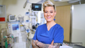 Die zweite Staffel von „Doc Caro – Jedes Leben zählt“ läuft ab 2. Oktober bei Vox. Nach der Premiere der ersten Folge startet darüber hinaus „Doc Caro – Die Sprechstunde“. Darin beantwortet die Notfallmedizinerin Fragen zu unterschiedlichsten Gesundheitsthemen. (Foto: RTL/Stefan Gregorowius)