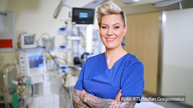 Die zweite Staffel von „Doc Caro – Jedes Leben zählt“ läuft ab 2. Oktober bei Vox. Nach der Premiere der ersten Folge startet darüber hinaus „Doc Caro – Die Sprechstunde“. Darin beantwortet die Notfallmedizinerin Fragen zu unterschiedlichsten Gesundheitsthemen. (Foto: RTL/Stefan Gregorowius)
