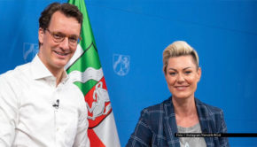 NRW-Ministerpräsident Hendrik Wüst hatte Doc Caro 2022 versprochen, Reanimationskurse an Schulen verpflichtend einzuführen. Jetzt hat er dieses Versprechen eingelöst. Ab 2026/27 lernen alle Schülerinnen und Schüler an Rhein und Ruhr, wie sie mit „Prüfen – Rufen – Drücken“ Leben retten können. Foto © Hendrik Wüst@Instagram