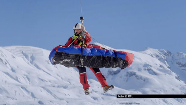 Szenen aus dem ereignisreichen Berufsalltag von Notfallmedizinerin Dr. Carola Holzner gibt’s am 12. November bei Vox in einer neuen Folge der Doku-Serie „Doc Caro – Jedes Leben zählt“ zu sehen. Für die Mülheimerin steht u.a. ein Luftrettungs-Einsatz im Tiroler Skigebiet Ischgl auf dem Plan. (Foto © RTL)