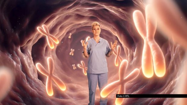 Bei Vox feiert am 2. September die neue Show „Doc Caros Körperkenner“ ihre TV-Premiere. Zum Auftakt widmet sich die Ärztin und Moderatorin Doc Caro den spannendsten Fragen rund um das Thema „Longevity“. Antworten gibt‘s direkt aus dem Körperinneren. Foto © RTL