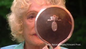 Der zweitägige Dokumentarfilm-Branchentreff Dokville findet ab dem 20. Juni in Stuttgart statt. Dabei sind u.a. Produzentin Sandra Maischberger und Regisseur Andres Veiel, die ihr neues gemeinsames Projekt über Leben und Werk der umstrittenen Filmemacherin Leni Riefenstahl vorstellen. (Foto: Bavaria Media/Vincent Productions)