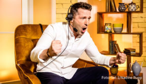 Spitzenkoch Alexander Kumptner bekommt es heute bei „Doppelt kocht besser“ in Sat.1 wieder einmal mit Laien am Herd zu tun. Diesmal soll eine „Mini Bacon Bomb“ mit Maiskolben zubereitet werden. Ob’s schmeckt, wird sich zeigen. Lustig wird‘s auf jeden Fall. (Foto: Sat.1/Nadine Rupp)