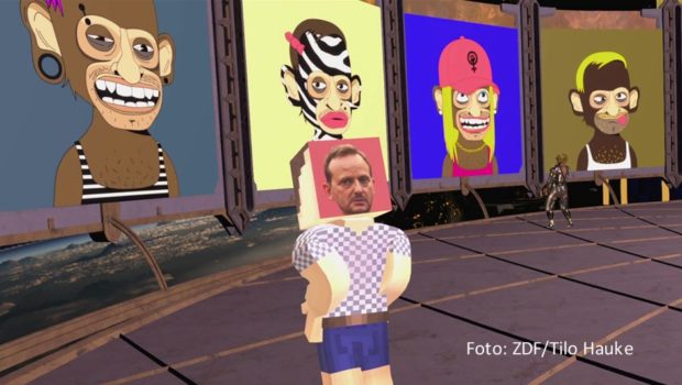 In der Comedy-Serie „Doppelhaushälfte“ erlebt Milan Peschel beim Besuch einer Kunstausstellung in der virtuellen Welt des Metaverse eine unliebsame Überraschung. Die rätselhafte Folge mit dem Titel „Meta“ wird am 23. Mai erstmals linear bei ZDFneo ausgestrahlt. (Foto: Tilo Hauke)