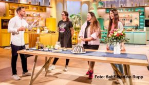 Starkoch Alexander Kumptner geht mit seiner neuen Sat.1-Vorabendshow „Doppelt kocht besser“ am heutigen 11. Juli in die zweite Woche. Zum Auftakt müssen die drei Kandidaten-Duos Königsberger Klopse als kulinarischen Herausforderung bewältigen. (Foto: Sat.1/Nadine Rupp)