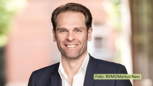 Der Aufwärtstrend im Markt für physische und digitale Musikverkäufe scheint anzuhalten. Florian Drücke, Vorstandsvorsitzender des BVMI, konnte 6,6 Prozent Umsatzzuwachs in der Bilanz für das erste Halbjahr 2023 vermelden. Zudem äußerst er sich kritisch über die aktuelle Streaming-Debatte. (Foto: BVMI/Markus Nass)