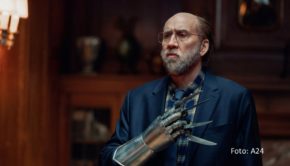 Ab dem 21. November ist die Science-Fiction-Komödie „Dream Scenario“ mit Nicolas Cage auf MagentaTV+ verfügbar. Der Film handelt von einem Professor, der unerwartet in den Träumen von Millionen Menschen erscheint und dessen Leben dadurch völlig auf den Kopf gestellt wird. (Foto: A24)