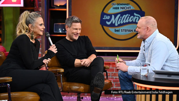 In der Spielshow „Du gewinnst hier nicht die Million bei Stefan Raab“ sind am 12. Februar Grünen-Kanzlerkandidat Robert Habeck und Entertainerin Barbara Schöneberger zu Gast. Das Format ist erstmals im Free-TV zu sehen. (Foto: RTL/Raab Entertainment/Julia Feldhagen)