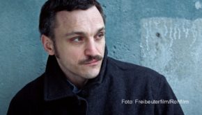 Seit heute sind die Nominierten für den 34. Europäischen Filmpreis bekannt. Auf der Vorschlagsliste steht auch der deutsche Schauspieler Franz Rogowski als Hauptdarsteller in dem Homosexuellen-Drama „Große Freiheit“. (Foto: Freibeuterfilm/Rohfilm)