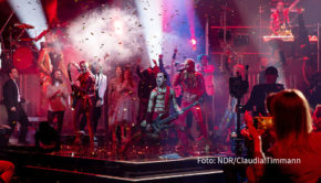 In dieser Woche wird in Liverpool der diesjährige ESC ausgetragen. Für Deutschland tritt die Hamburger Band Lord of the Lost an. Um die Wartezeit zu verkürzen, versorgen ARD und eurovision.de die Nation ab heute mit täglichen Infos unter dem Motto „Alles Eurovision“. Im Ersten läuft um 19:45 Uhr „ESC vor Acht“. (Foto: NDR/Claudia Timmann)