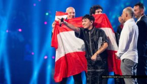 Im vergangenen Mai holte der österreichische Countertenor JJ mit dem Song „Wasted Love“ den Sieg beim Eurovision Song Contest. Nun steht fest, wo das Musikspektakel 2026 ausgetragen wird: Im kommenden Frühjahr wird Österreichs Hauptstadt Wien Gastgeber des ESC sein. Foto © EBU/Sarah Louise Bennett