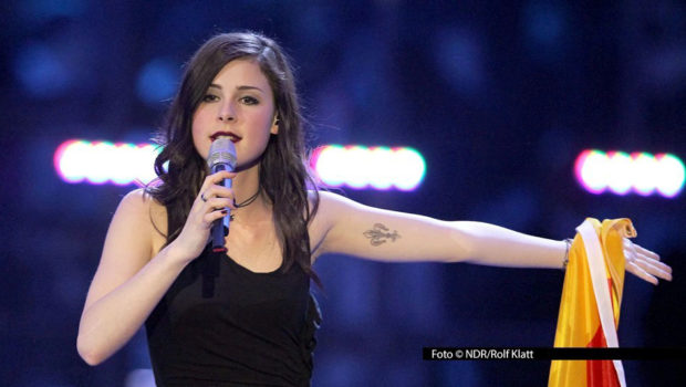 Beim deutschen Finale im Vorfeld des Eurovision Song Contest 2026 soll auch der beliebteste deutsche Beitrag in der bisherigen Geschichte des Wettbewerbs präsentiert werden. 70 Titel stehen online zur Wahl, darunter natürlich auch Lenas siegreicher Song „Satellite“ von 2010. (Foto © NDR/Rolf Klatt)