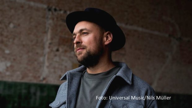 Acht der neun Acts, die sich am 16. Februar beim deutschen Vorentscheid um einen Startplatz für den Eurovision Song Contest in Malmö bewerben, stehen jetzt fest. Mit dabei ist auch Singer-Songwriter Max Mutzke, der vor 20 Jahren schon einmal erfolgreich am ESC teilnahm. (Foto: Universal Music/Nils Müller)