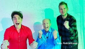 Spektakuläre Personalien und Titelgewinn beim FC Bayern, große Enttäuschung bei Borussia Dortmund und Hamburger SV. Das überaus ereignisreiche Fußball-Saisonfinale ruft nach einer Sonderausgabe von „Echte Champions XXL“, die die Podcaster Matze Knop, Reiner Calmund und Tobias Holtkamp auch prompt geliefert haben. (Foto: Podcastbande)