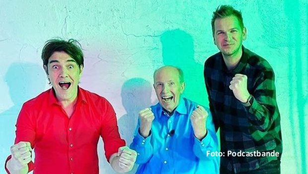Spektakuläre Personalien und Titelgewinn beim FC Bayern, große Enttäuschung bei Borussia Dortmund und Hamburger SV. Das überaus ereignisreiche Fußball-Saisonfinale ruft nach einer Sonderausgabe von „Echte Champions XXL“, die die Podcaster Matze Knop, Reiner Calmund und Tobias Holtkamp auch prompt geliefert haben. (Foto: Podcastbande)