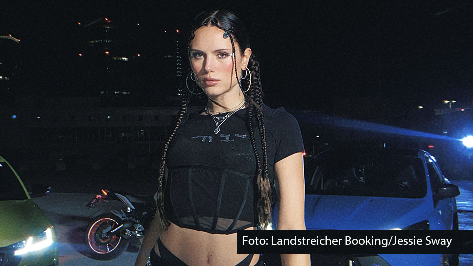 Preis für Preiss: Am 26. Oktober wurde im Berliner Club 808 der „Bunte New Faces Award Music” verliehen. Über die diesjährige Auszeichnung durfte sich die österreichische Newcomerin Eli Preiss freuen, die sich somit gegen Becks und Ritter Lean durchsetzen konnte. (Foto: Landstreicher Booking/Jessie Sway)
