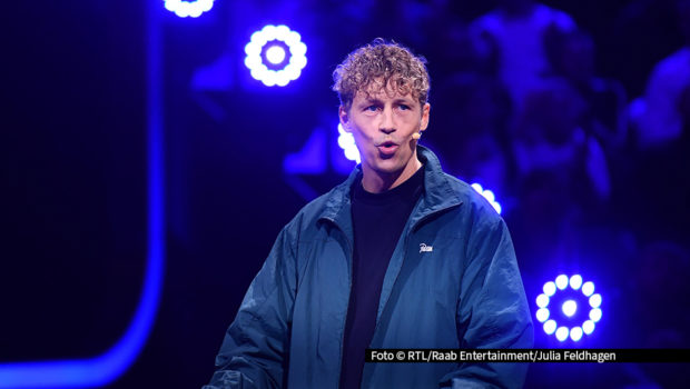 Am 14. Juni heißt es bei RTL: Mann gegen Mann. In einer neuen Folge von „Eltons 12“ treten zwölf Musiker gegeneinander an. Dem Sieger winken 100.000 Euro Siegesprämie. Zu den Kontrahenten des Abends zählen u.a. Sänger Tim Bendzko, DJ Alle Farben und die Band The BossHoss. Foto © RTL/Raab Entertainment/Julia Feldhagen