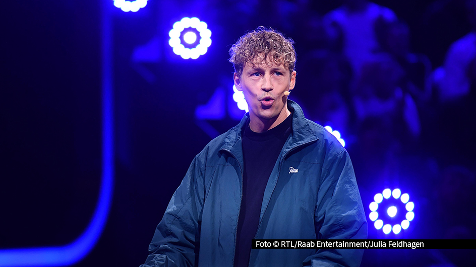 Am 14. Juni heißt es bei RTL: Mann gegen Mann. In einer neuen Folge von „Eltons 12“ treten zwölf Musiker gegeneinander an. Dem Sieger winken 100.000 Euro Siegesprämie. Zu den Kontrahenten des Abends zählen u.a. Sänger Tim Bendzko, DJ Alle Farben und die Band The BossHoss. Foto © RTL/Raab Entertainment/Julia Feldhagen