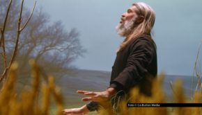 Ab dem 19. März zeigt National Geographic die neue Doku-Serie „Entschlüsselt: Prophezeiungen der Geschichte“. In der ersten Staffel widmet sich das Format u.a. den Geschichten rund um Nostradamus, der Karriere des Wunderheilers Grigori Rasputin und der Legende um den „Mothman“. Foto © Go Button Media