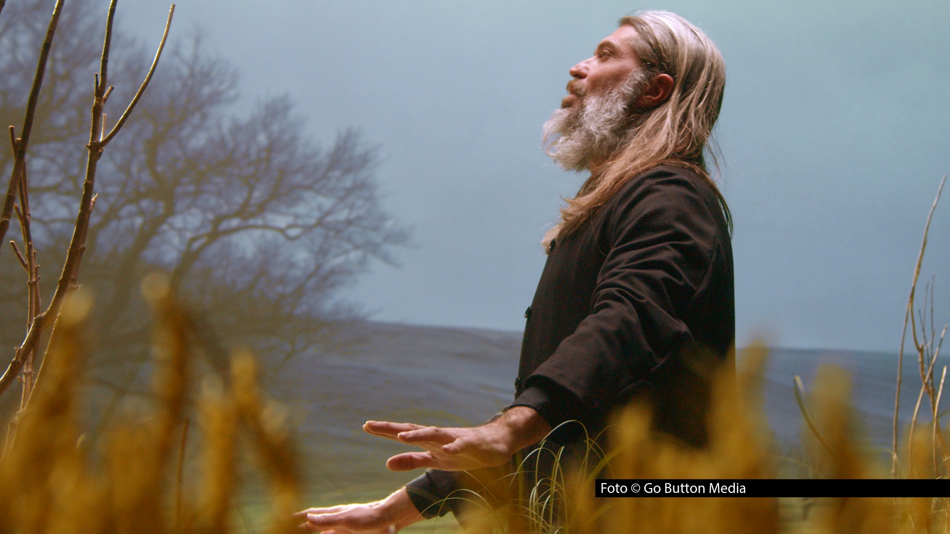 Ab dem 19. März zeigt National Geographic die neue Doku-Serie „Entschlüsselt: Prophezeiungen der Geschichte“. In der ersten Staffel widmet sich das Format u.a. den Geschichten rund um Nostradamus, der Karriere des Wunderheilers Grigori Rasputin und der Legende um den „Mothman“. Foto © Go Button Media