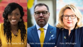 Zur neuen Ausgabe des Podcasts „Entwicklungssache“ begrüßen Moderatorin Liz Shoo und Bundesentwicklungsministerin Svenja Schulze den ukrainischen Botschafter in Deutschland, Oleksii Makeiev. Es geht um die am 11. Juni beginnende Wiederaufbaukonferenz – und auch ein bisschen um Fußball. (Fotos: Herby Sachs; Anastasia Makeieva; BPA/Kugler)