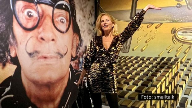 Für „Dalí Surreal – Das immersive Ausstellungserlebnis“ werden Kunstwerke des Surrealisten Salvador Dalí multimedial aufbereitet. Ab dem 18. Oktober ist das Event in Berlin zu sehen. Zur offiziellen Eröffnung kamen u.a. Sonya Kraus, Jorge González und Jörn Schlönvoigt. (Foto: smalltalk)
