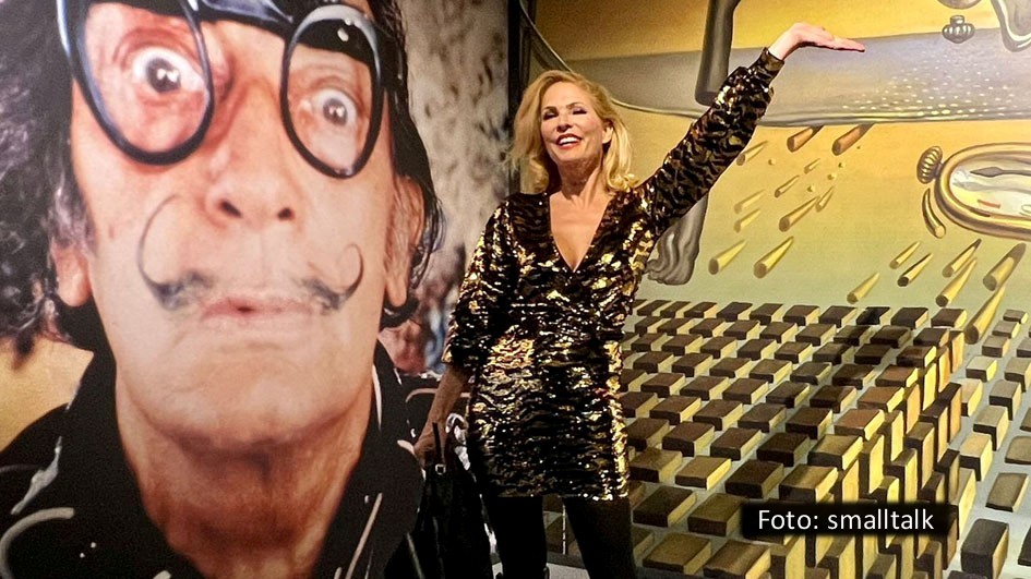 Für „Dalí Surreal – Das immersive Ausstellungserlebnis“ werden Kunstwerke des Surrealisten Salvador Dalí multimedial aufbereitet. Ab dem 18. Oktober ist das Event in Berlin zu sehen. Zur offiziellen Eröffnung kamen u.a. Sonya Kraus, Jorge González und Jörn Schlönvoigt. (Foto: smalltalk)