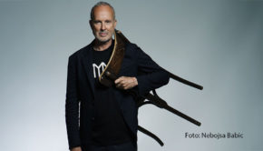 Ab dem 26. September präsentiert der Düsseldorfer Kunstexperte Dirk Geuer im Rahmen der Biennale Arte in Venedig eine Ausstellung mit Werken des österreichischen Konzeptkünstlers Erwin Wurm. Zu sehen sind u.a. bekannte Skulpturen wie „Fat House“ und „Fat Car“. (Foto: Nebojsa Babic)